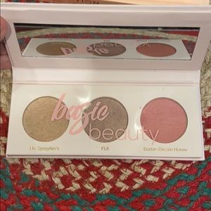 BRAND NEW BASIC BEAUTY HIGHLIGHT PALLET